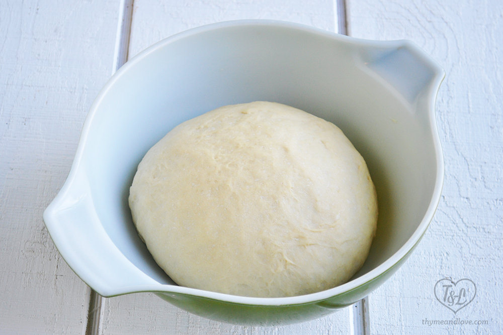 A classic Mexican Pan Dulce recipe for Conchas with a Vegan twist.