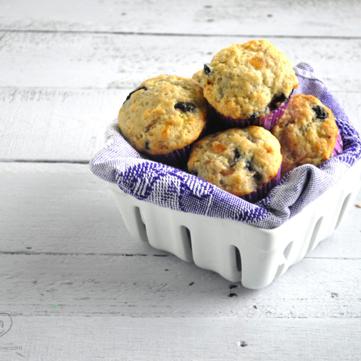 Vegan Concord Grape Muffins: light and fluffy muffins with fresh concord grapes. Taste just like grape jelly! #vegan #muffins