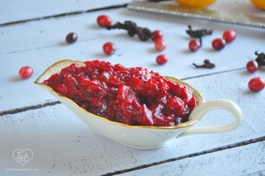 Cranberry Hibiscus Sauce with Orange. Using dried hibiscus flowers brings out the cranberries natural flavor. #thanksgiving #holiday #vegan #cranberrysauce