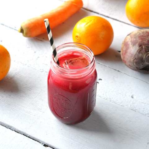 Fresh and healthy Beet, Carrot & Orange Juice. Perfect to kick off the New Year with a healthy and delicious fresh pressed juice! #juice #vegan #healthy