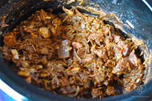 Shredded BBQ Jackfruit cooked in the slow cooker. Easy and a great vegan alternative to pork. #vegan #glutenfree