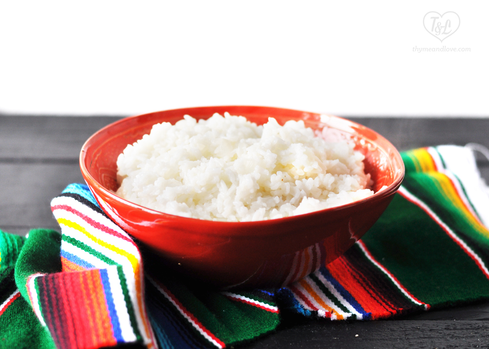 Arroz Blanco {Mexican White Rice} is an easy side and perfect for taco night! #mexican #veganmexican #rice