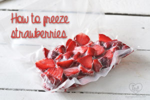 Guide on how to freeze strawberries. Take advantage of strawberry season and freeze extras to use throughout the winter# #strawberries #foodsaver