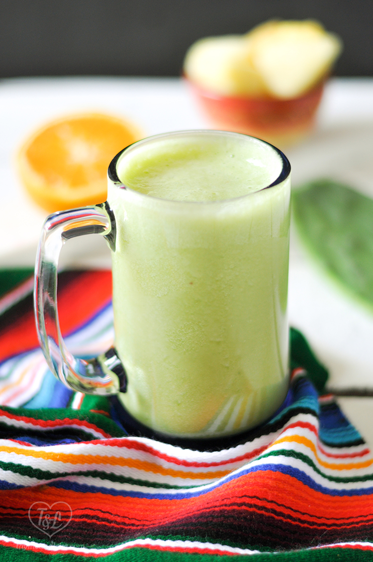 Pineapple and Cactus Smoothie is full of health benefits. It's light and refreshing and so good!! #smoothie #vegan #plantbased
