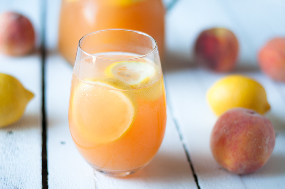 Enjoy this refreshing Ginger Peach Lemonade on a hot summer day! #drink #summer #peach 