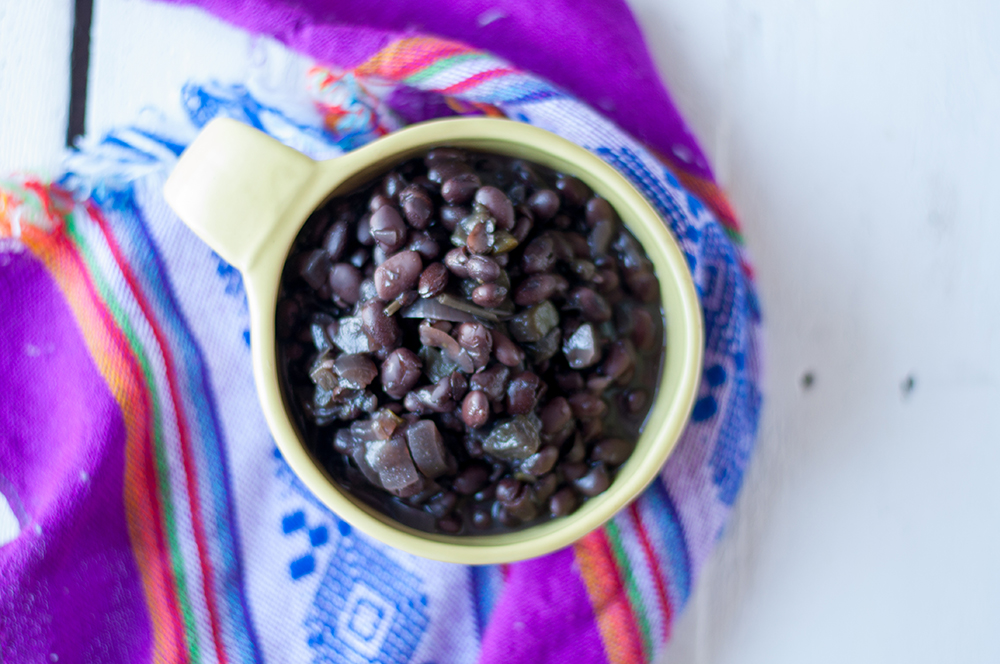 Easy Slow Cooker Black Beans inspired by Venezuelan cuisine. #legume #beans #venezuelan 