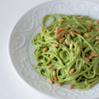 Vegan Cilantro Pesto Spaghetti: a quick, easy weeknight pasta recipe! #vegan #dinner
