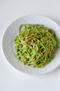 Vegan Cilantro Pesto Spaghetti: a quick and easy weeknight dinner #vegan #dinner