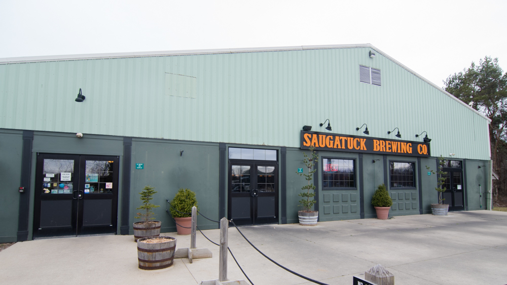  Saugatuck is a well known artsy beach town that has something for everyone. Make a stop for a craft beer at Saugatuck Brewing Co. #beer #saugatuck 