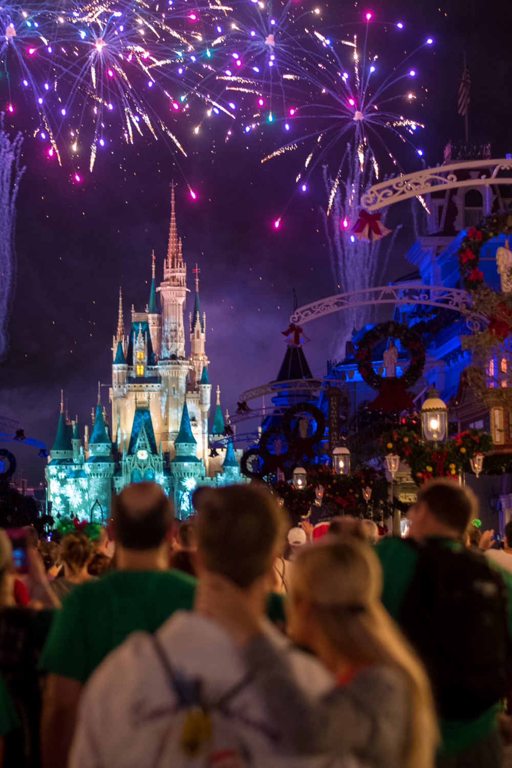How to prepare for the holidays at Disney World. Tips for your next disney vacation. 