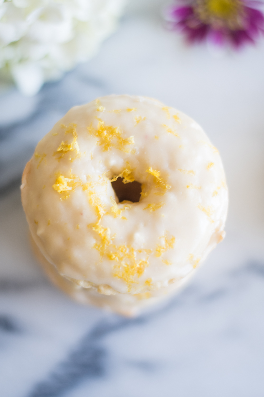 Baked Vegan Lemon Donuts are the perfect donut for spring! #vegan 