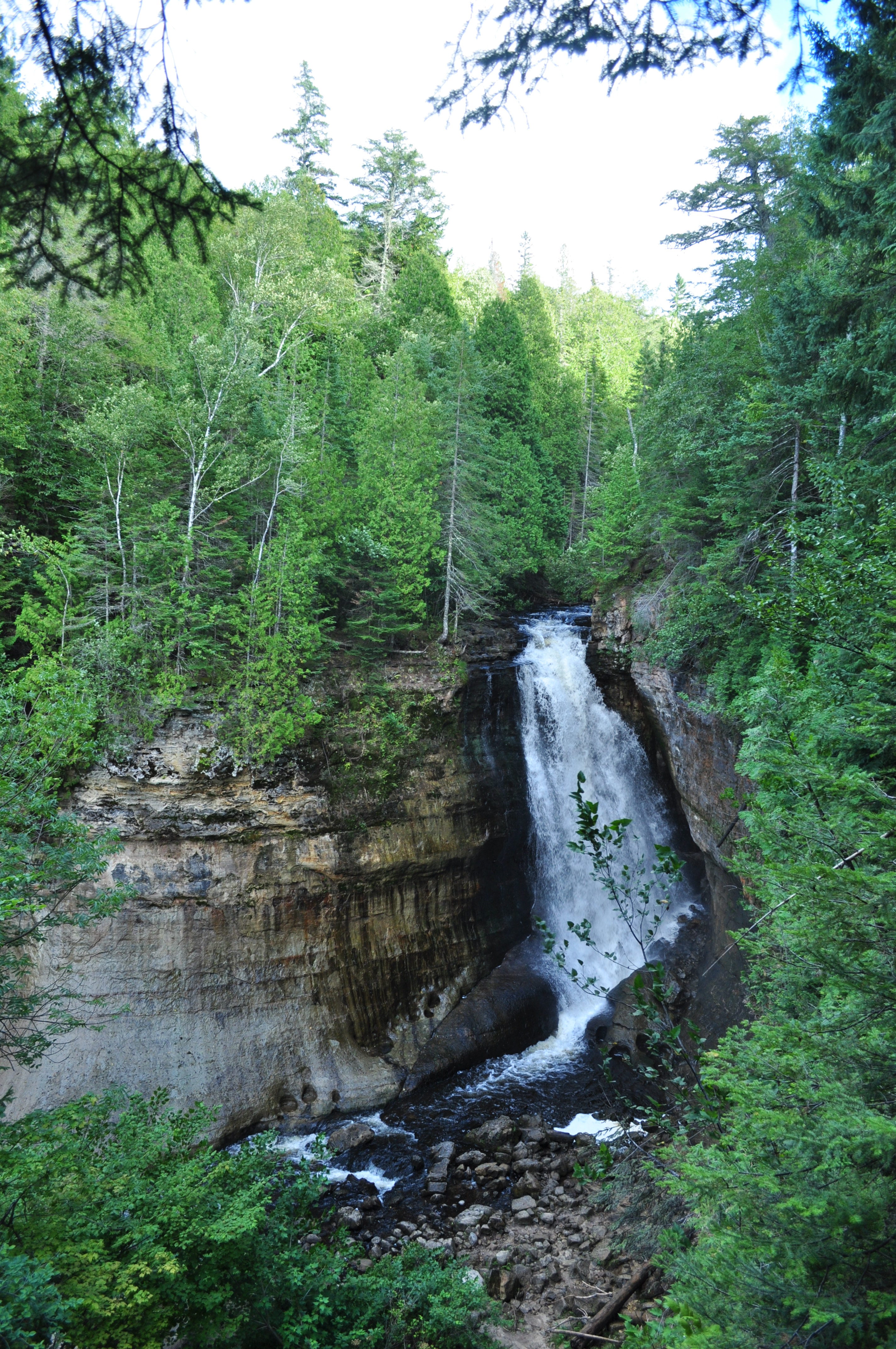 Pictured Rocks National Lakeshore is one of the most beautiful places in Michigan. Located in the Upper Peninsula, Pictured Rocks offers waterfalls, a gorgeous shoreline, miles of hiking trails, and beaches.