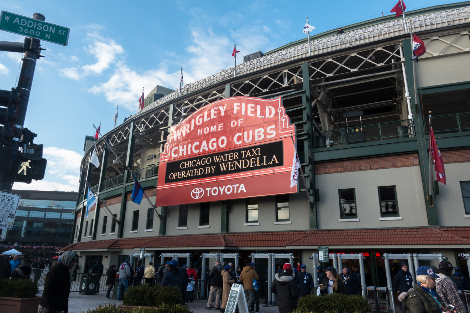 Travel Guide to Wrigleyville in Chicago: Tips for seeing the Cubs play at Wrigley Field #wrigleyville #chicago #baseball #cubs #travel #summer 