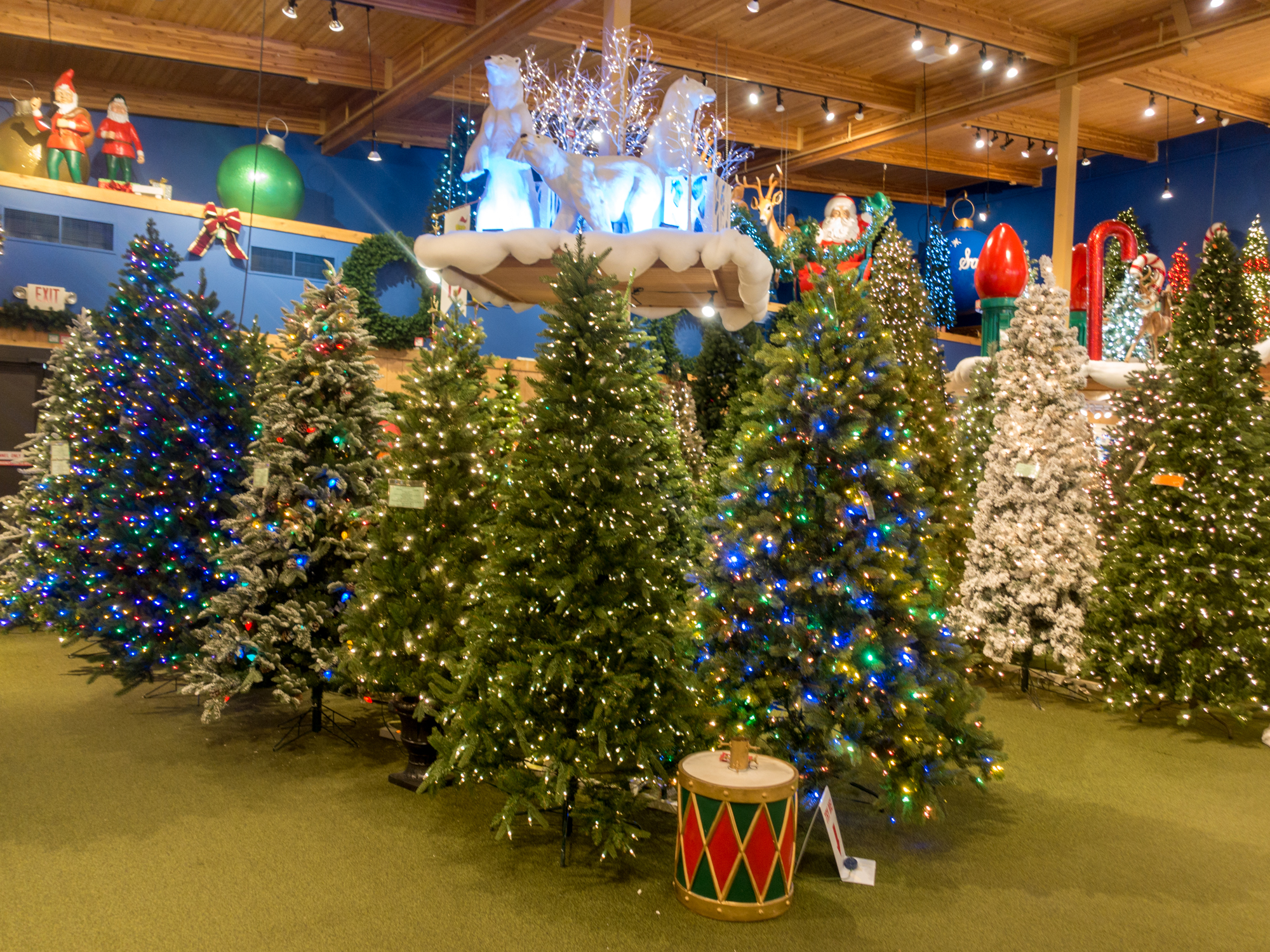 If you are looking for Christmas decorations, gifts, and collectables, Bronner’s is the perfect place to shop. You’ll find over 50,000 Christmas items throughout the store.