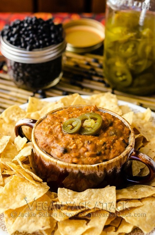 Vegan cheezy Soyrizo Bean Dip