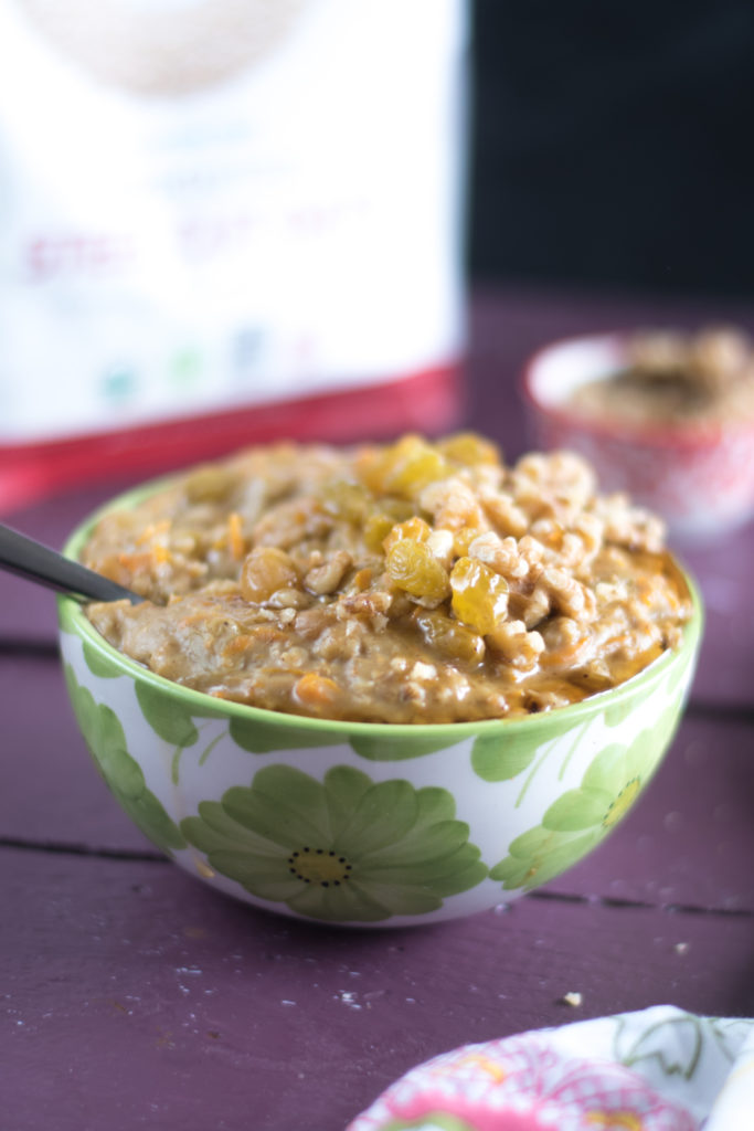 Start your morning off with a nutritious bowl of Slow Cooker Carrot Cake Oatmeal. Wake up to a warm bowl of oatmeal in the morning! #oatmeal #slowcooker #vegan #healthy #food #breakfast 