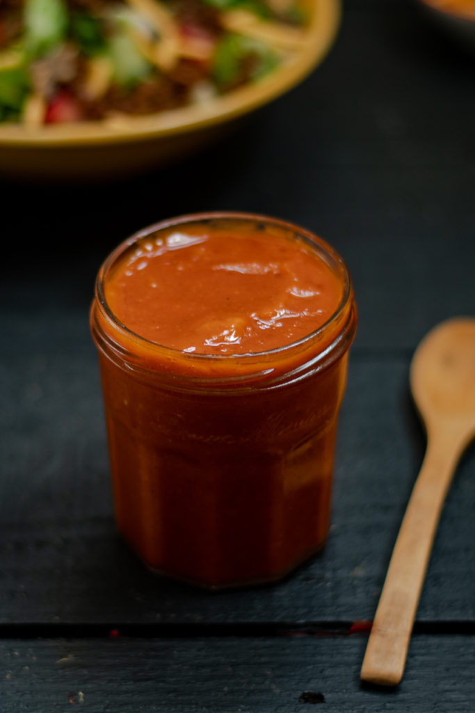 You're not going to believe how easy it is to make homemade catalina dressing at home! ﻿It's slightly sweet, tangy and creamy. Perfect for taco salads! #salad #dressing #catalina #food #recipes #dairyfree #veagn