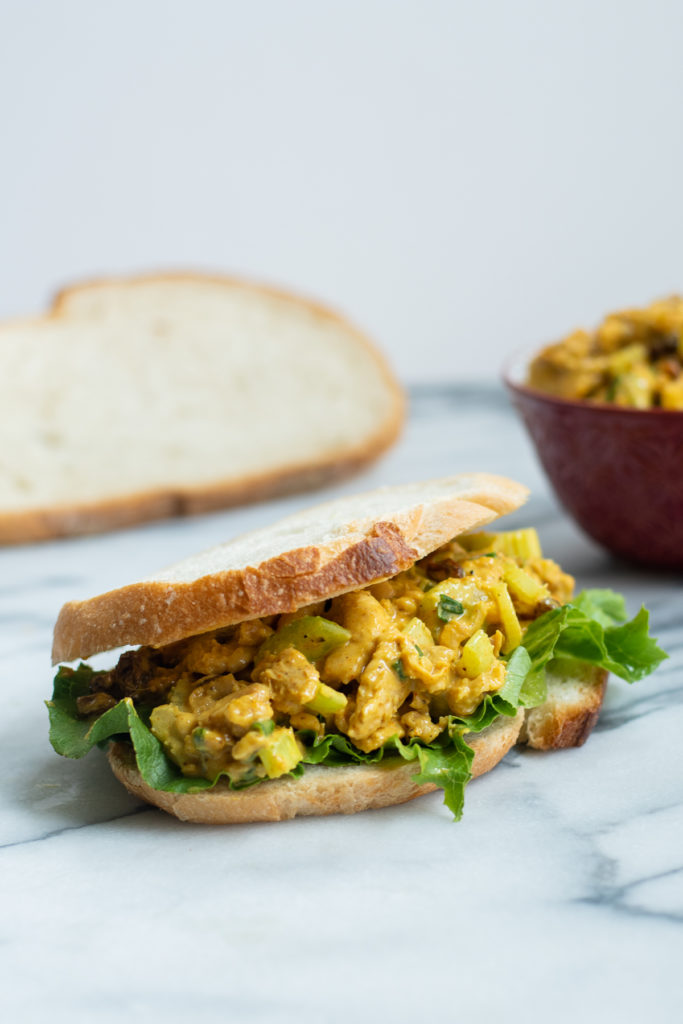 Looking to switch up your lunches? This Vegan Curried Chicken Salad is a Vegan spin on a classic deli sandwich. It's packed full of delicious flavor from the mango chutney and curry powder! #vegan #sandwich #lunch #recipes #vegetarian #soycurls #plantbased #curry #easyrecipes #dairyfree 
