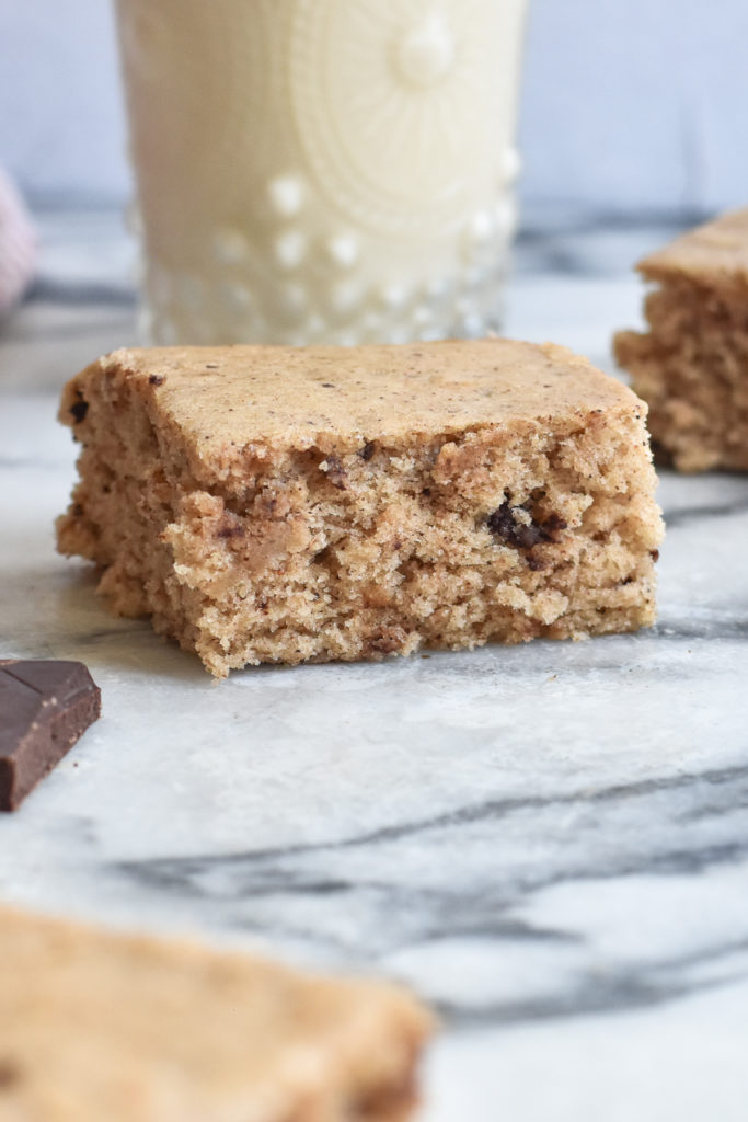 If you have a couple of overripe bananas and love Mexican chocolate, give this banana cake a try!  #cake #banana #Mexican #chocolate #baking 